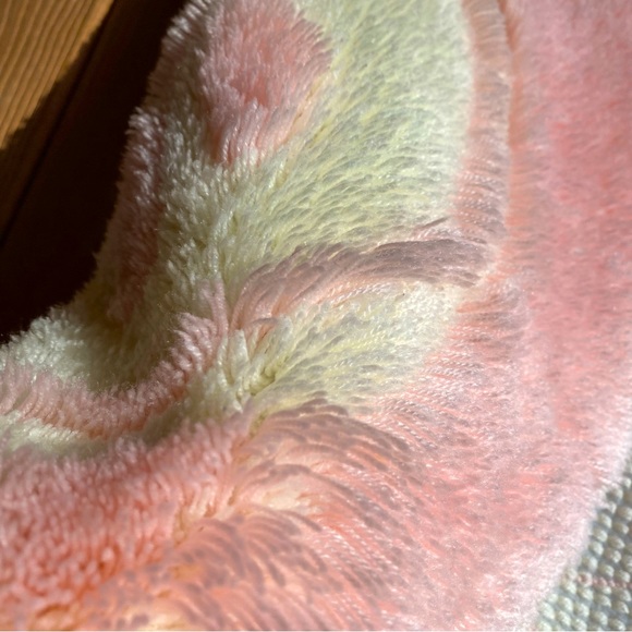 Source Unknown Bath Vintage Oval Bathroom Rug Pink White Rare 6s70s